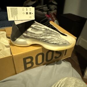 Adidas Boost Sneakers in Black and Gray size 6 brand new, never worn